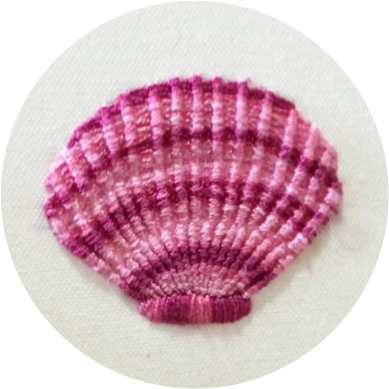 Concha do mar bordada em ponto teia